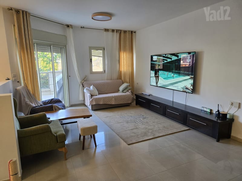 תמונה מיד2 – 4 חדרים • 7,200 ₪, סוקולוב 5, 'שכונה ב, רחובות (1)
