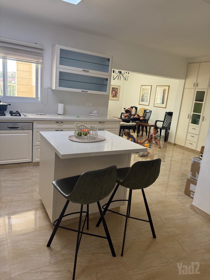 תמונה מיד2 – 3 חדרים • 6,000 ₪, יאנוש קורצ'אק 18, קריית היובל, ירושלים (1)