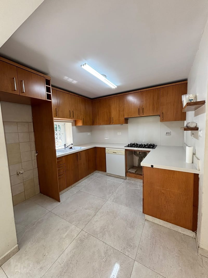 תמונה מיד2 – 4 חדרים • 7,500 ₪, בקעה, ירושלים (1)