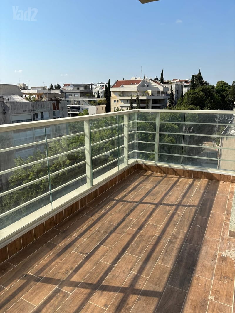 תמונה מיד2 – 5 חדרים • 11,000 ₪, הרצל 35, מרכז, כפר סבא (1)