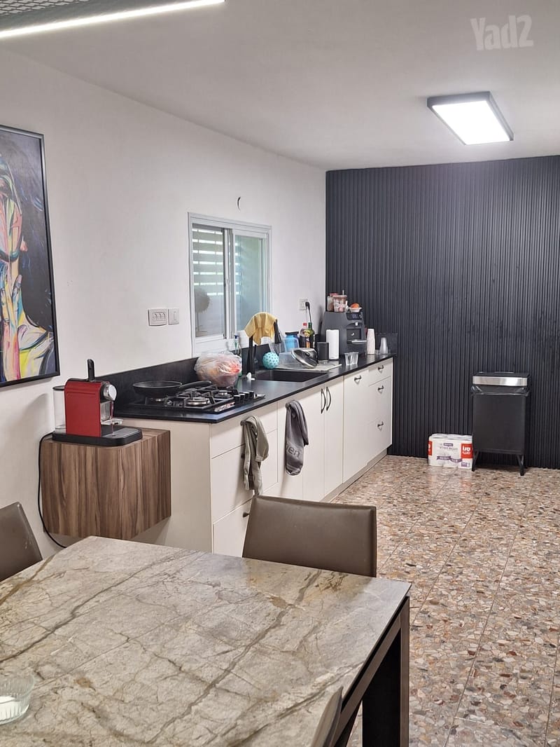 Фото с Yad2 – 5 Комнаты • 6,200 ₪, סמטת אורן 24, Моцкин ха-Ватика, Кирьят-Моцкин (1)
