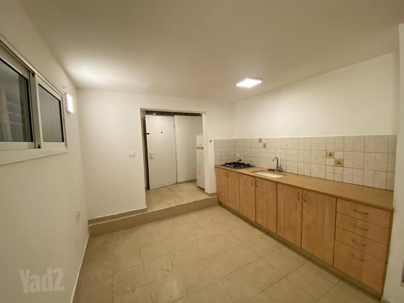 תמונה מיד2 – 2 חדרים • 3,500 ₪, שדרות העצמאות 52, לב העיר, בת ים (1)
