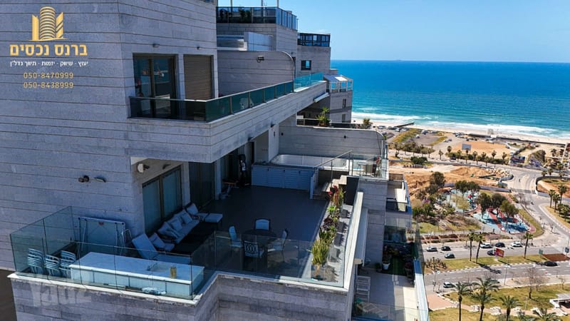 תמונה מיד2 – 6 חדרים • 7,999,000 ₪, יצחק שדה, שכונה דרום חדש, בת ים (1)