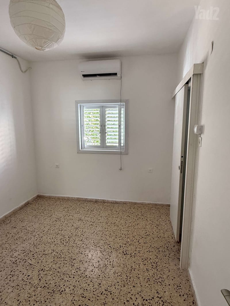 תמונה מיד2 – 4 חדרים • 5,100 ₪, הרב דוד באזוב 6, קריית שרת מזרח, חולון (1)