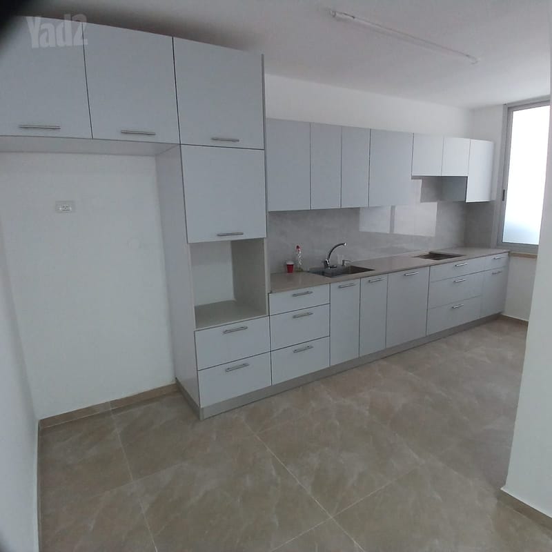 Фото с Yad2 – 4 Комнаты • 6,400 ₪, סוקולוב 17, Эйн Ганим, Петах-Тиква (1)