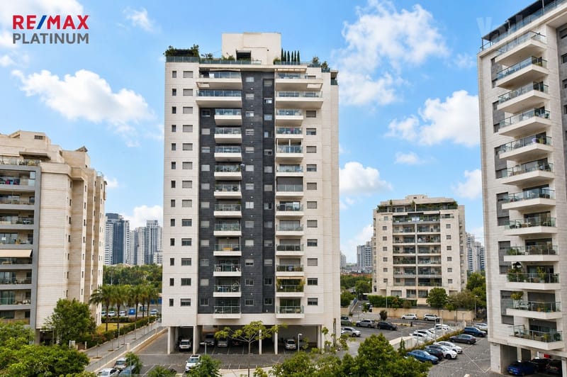 תמונה מיד2 – 6 חדרים • 3,950,000 ₪, כפר גנים ג', פתח תקווה (1)