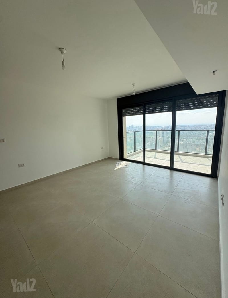 תמונה מיד2 – 4 חדרים • 7,600 ₪, פרויקט MOMENT, שכונה דרום מזרח, בת ים (1)