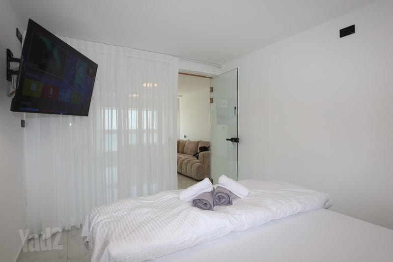 Photo from Yad2 – 2 Rooms • ₪9,000, שדרות דגניה 1, Western Kiryat Haim, Haifa (1)