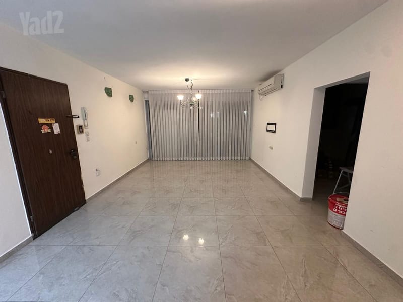 תמונה מיד2 – 4 חדרים • 7,000 ₪, החרצית 9, קריית ראשון, ראשון לציון (1)