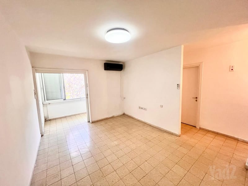 Фото с Yad2 – 2 Комнаты • 3,400 ₪, הערבה 35, Джесси Коэн и Кирьят-Миха, Холон (1)