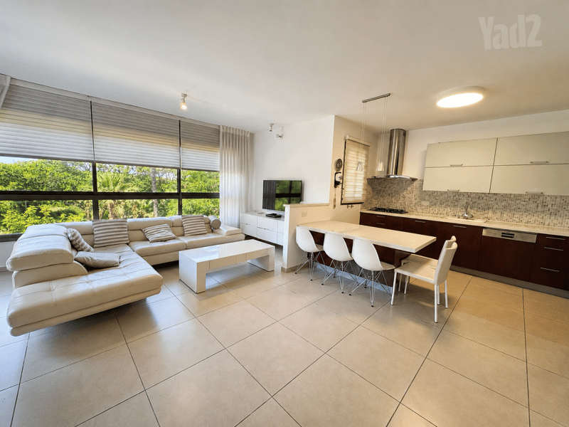 Photo from Yad2 – 4.5 Rooms • ₪15,500, קדושי השואה 18, Azorei Hen, Tel Aviv (1)