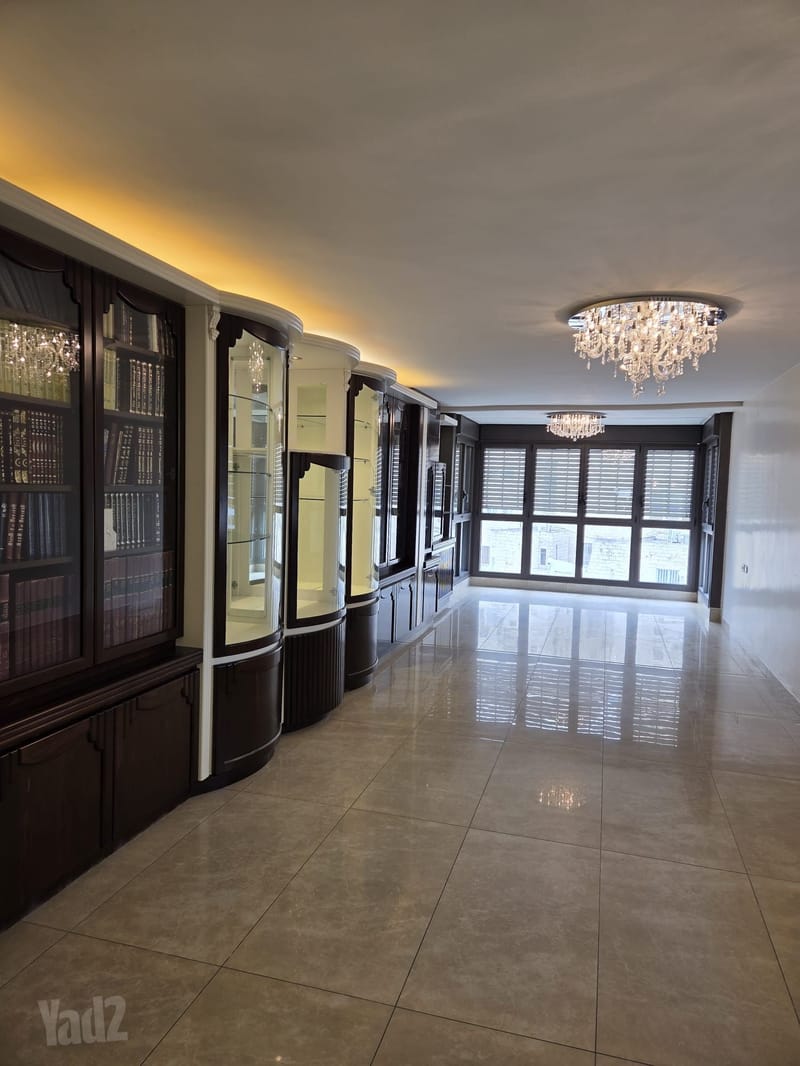 תמונה מיד2 – 4.5 חדרים • 10,000 ₪, הרב סורוצקין 47, קריית בעלזא, ירושלים (1)
