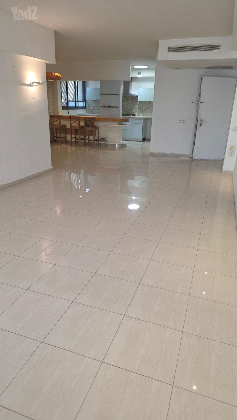 תמונה מיד2 – 4 חדרים • 6,500 ₪, קרית אונו (1)