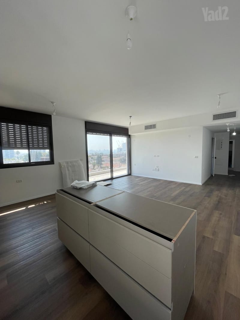 תמונה מיד2 – 3 חדרים • 8,900 ₪, סמטת המעלות 3, נווה מגן, רמת השרון