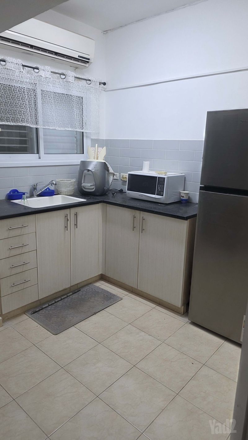 תמונה מיד2 – 2.5 חדרים עם שותפים • 6,000 ₪, קרית אונו (1)