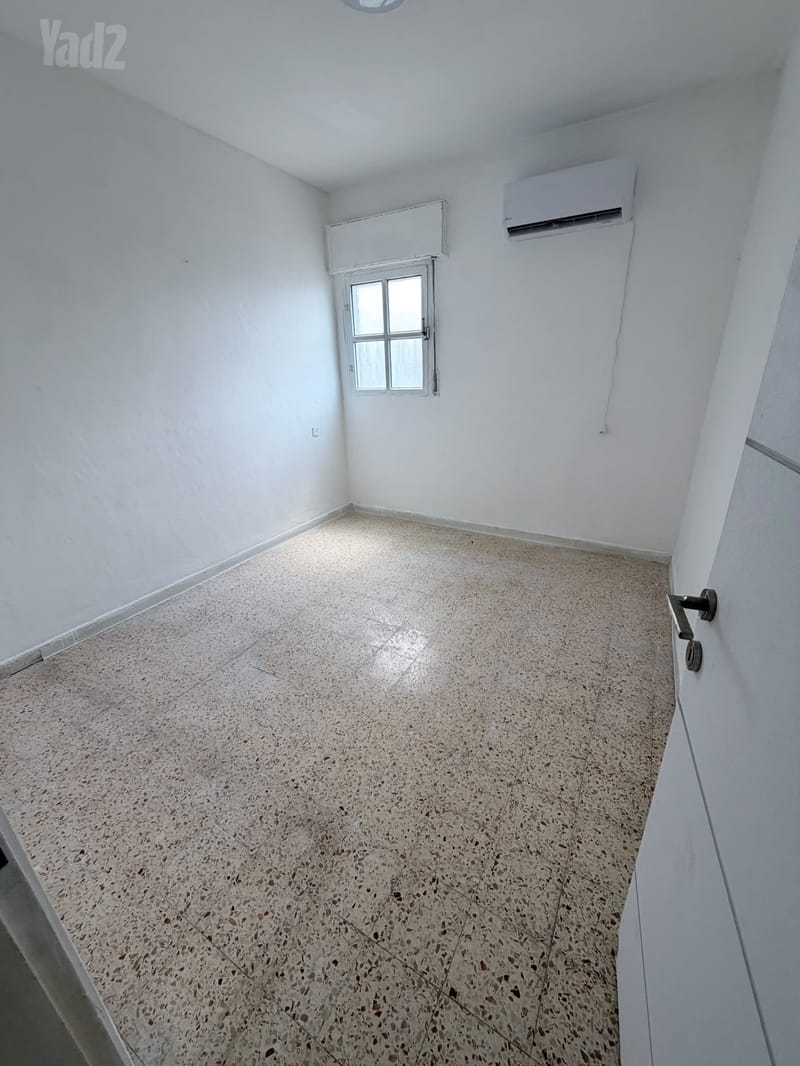 Photo from Yad2 – 3 Rooms • ₪2,300, משה שפירא 4, Kiryat Yam Bet, Kiryat Yam (1)