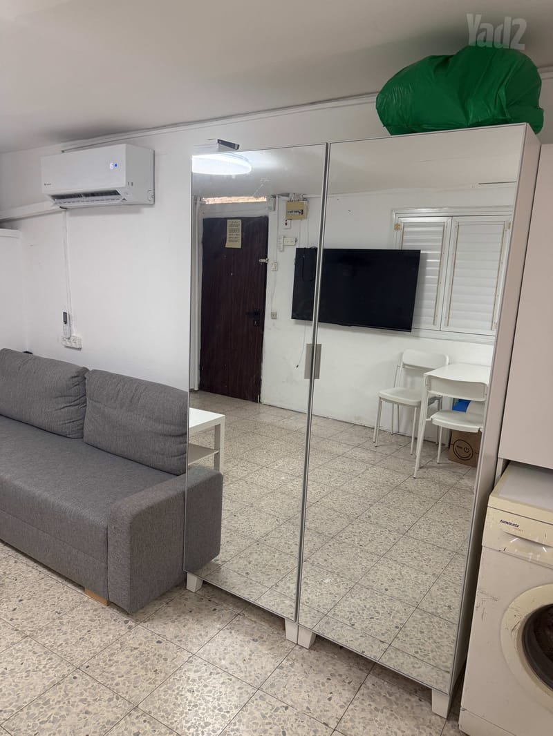 תמונה מיד2 – סטודיו • 3,500 ₪, אדר 9, עזרא והארגזים, תל אביב (1)