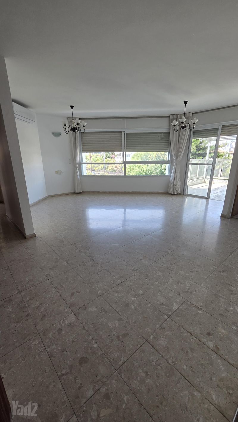 תמונה מיד2 – 4 חדרים • 7,600 ₪, קלישר 10, נאות שקמה, ראשון לציון (1)