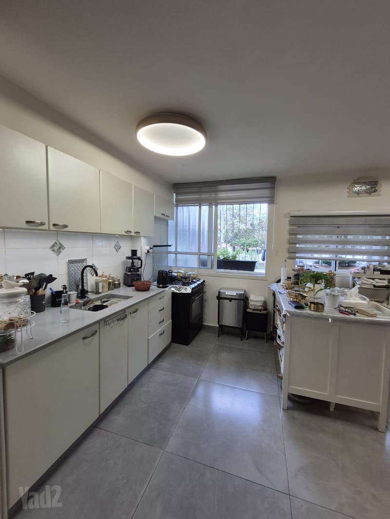 תמונה מיד2 – 4 חדרים • 4,800 ₪, שדרות שלמה המלך 22, עמידר, לוד (1)