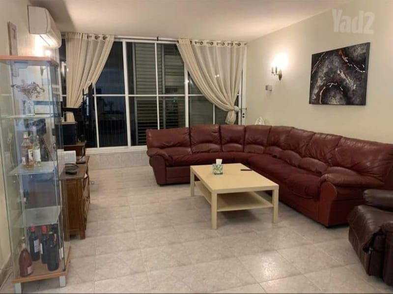 תמונה מיד2 – 5 חדרים עם שותפים • 1,750 ₪, האחים אוסטשינסקי 20, ראשונים, ראשון לציון (1)