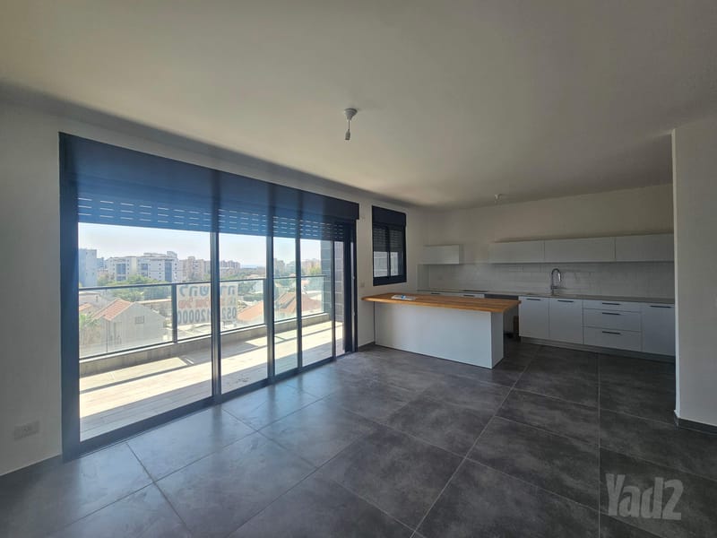 תמונה מיד2 – 5 חדרים • 8,000 ₪, קרן היסוד 6, קרית נורדאו, נתניה (1)