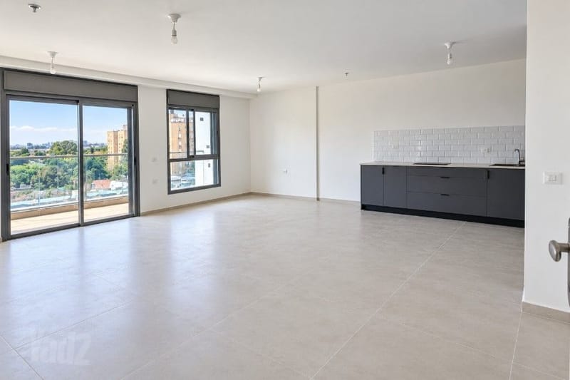 תמונה מיד2 – 4 חדרים • 8,500 ₪, קהילת ברזיל 8, ניר אביב, תל אביב (1)