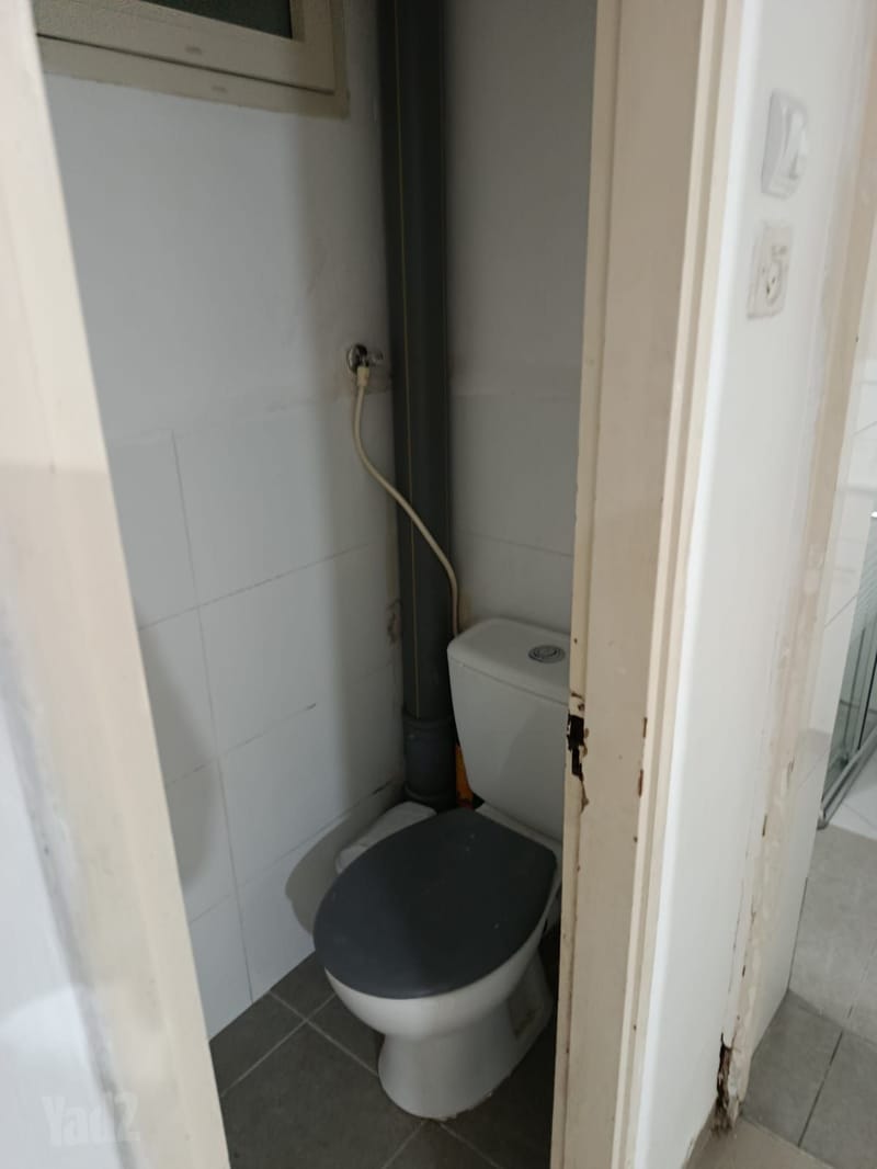 Photo from Yad2 – 3 Rooms • ₪2,700, שדרות ורבורג 21, Western Kiryat Haim, Haifa (1)