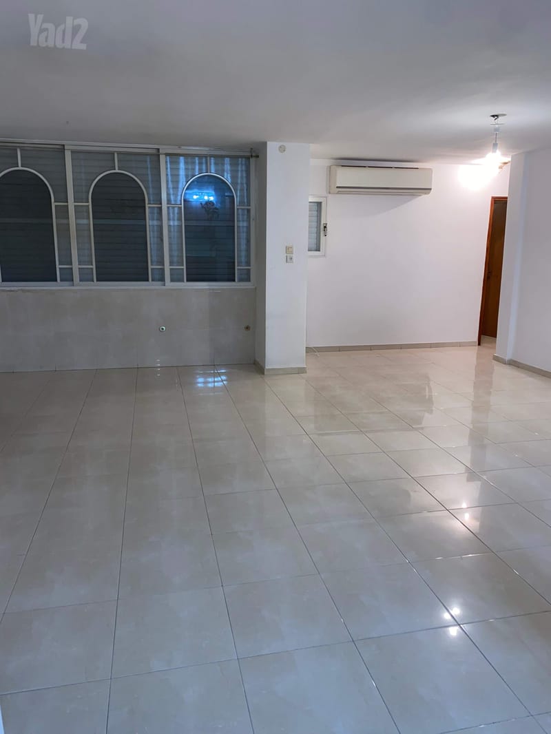 תמונה מיד2 – 4.5 חדרים • 4,500 ₪, אילת 5, גבעת הזיתים, לוד (1)