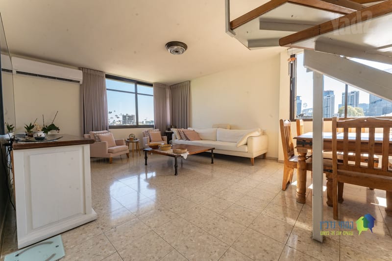 תמונה מיד2 – 5 חדרים • 4,730,000 ₪, ישראל טייבר, גבעת רמב"ם, גבעתיים (1)