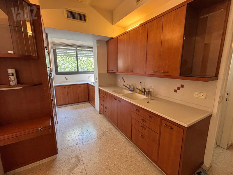 תמונה מיד2 – 3 חדרים • 8,000 ₪, רמב"ן, רחביה, ירושלים (1)