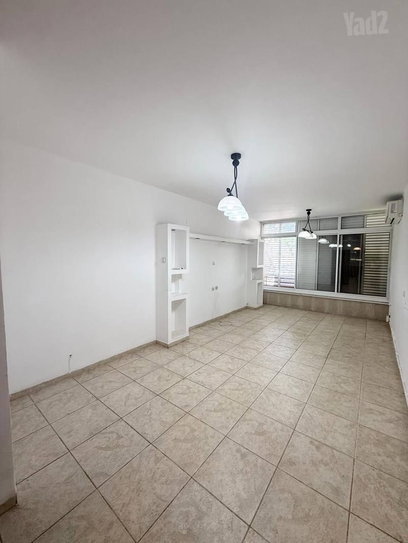 Photo from Yad2 – 3.5 Rooms • ₪4,400, קרן היסוד 52, Savinia, Kiryat Bialik (1)