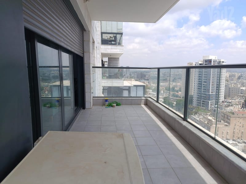 תמונה מיד2 – 5 חדרים • 8,500 ₪, דרך זאב ז'בוטינסקי 10, לב המושבה, פתח תקווה (1)