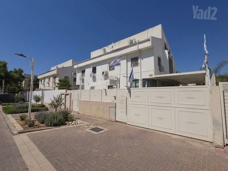 תמונה מיד2 – 9 חדרים • 5,400,000 ₪, רובע ח', אשדוד (1)