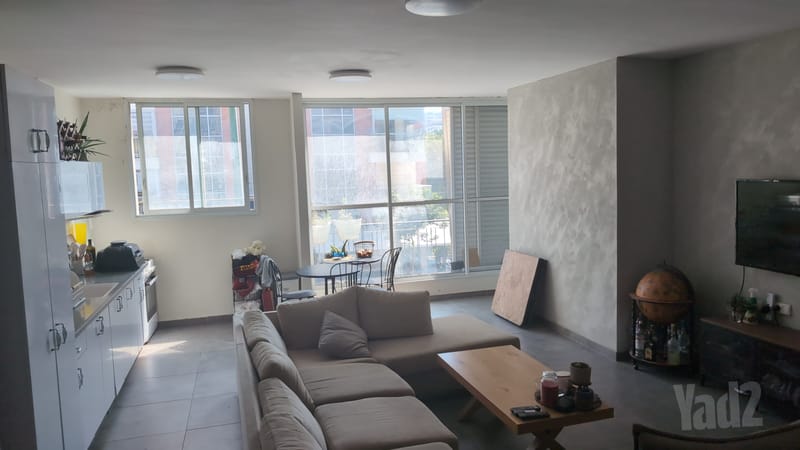 תמונה מיד2 – 5 חדרים עם שותפים • 2,800 ₪, וייצמן 24, בורוכוב, גבעתיים (1)