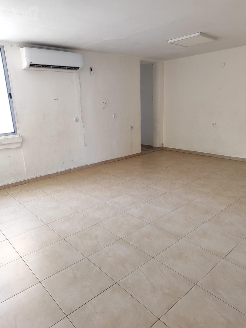 תמונה מיד2 – 5 חדרים • 4,700 ₪, תורה ועבודה 10, נווה ים, ראשון לציון (1)