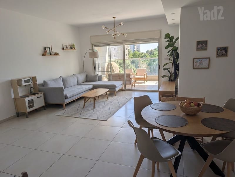 תמונה מיד2 – 4 חדרים • 3,590,000 ₪, שלמה וחיה אנגל 38, השכונה הירוקה (כ״ס/80), כפר סבא (1)