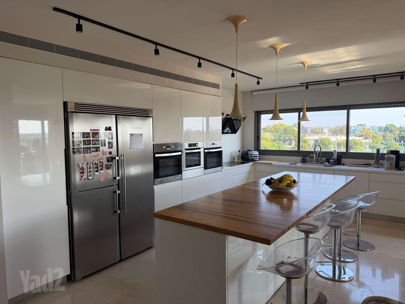 תמונה מיד2 – 6 חדרים • 8,300,000 ₪, חייקה גרוסמן 9, נאות עוזי, רעננה (1)