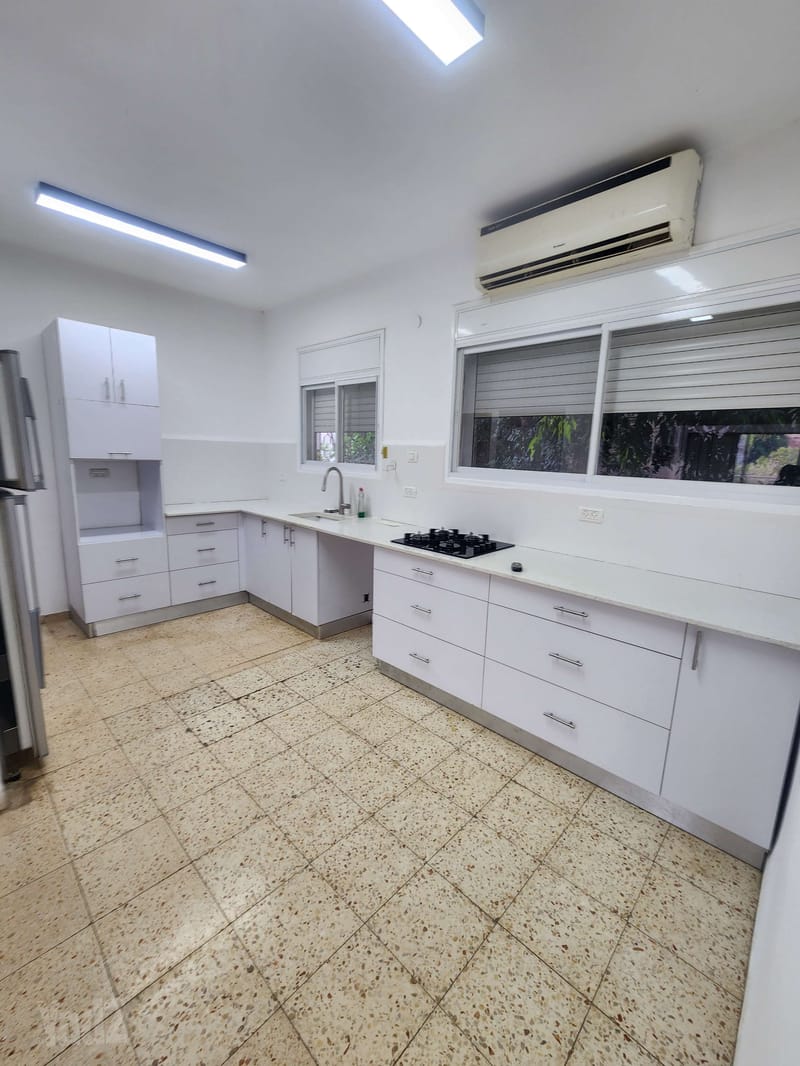 Фото с Yad2 – 4 Комнаты • 4,000 ₪, יוכבד 12, НААМАТ, Хайфа (1)