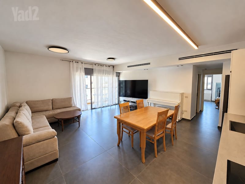 תמונה מיד2 – 4 חדרים • 2,950,000 ₪, ההגנה 9, רמת עמידר, רמת גן (1)