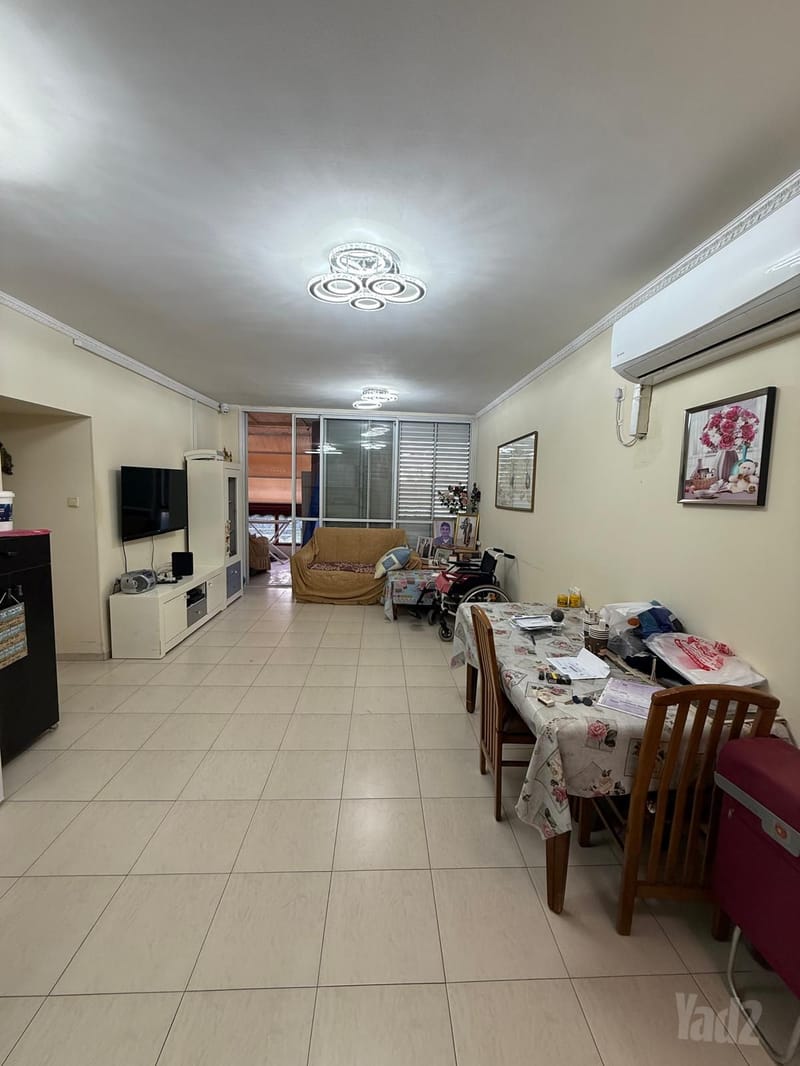 תמונה מיד2 – 4 חדרים • 5,800 ₪, משה צדקה 3, נווה מאיר, רמלה (1)