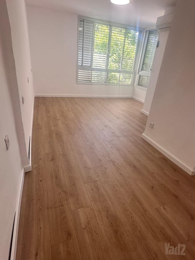 Photo from Yad2 – 4 Rooms • ₪7,500, מוריץ דניאל, Neve Avivim, Tel Aviv (1)