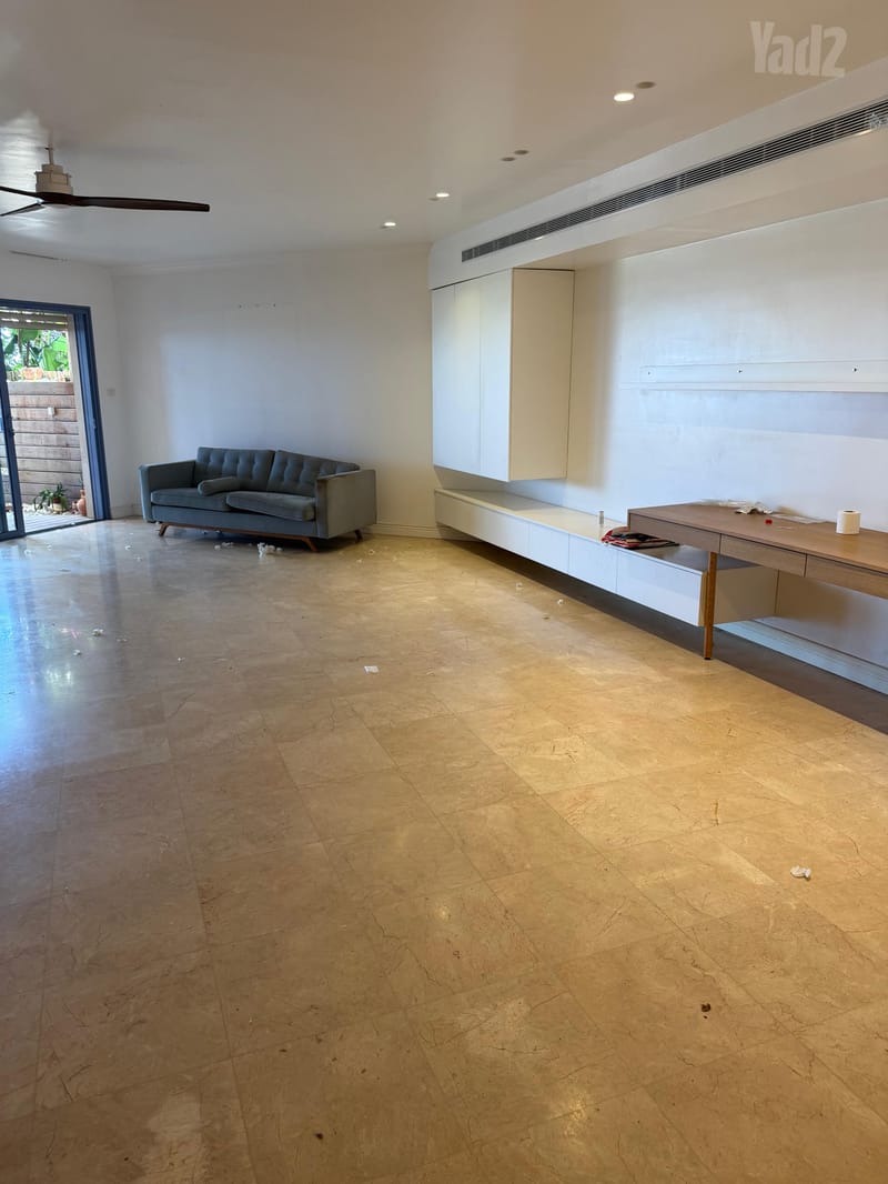 תמונה מיד2 – 6 חדרים • 29,000 ₪, הרצל רוזנבלום 8, גלילות, תל אביב (1)