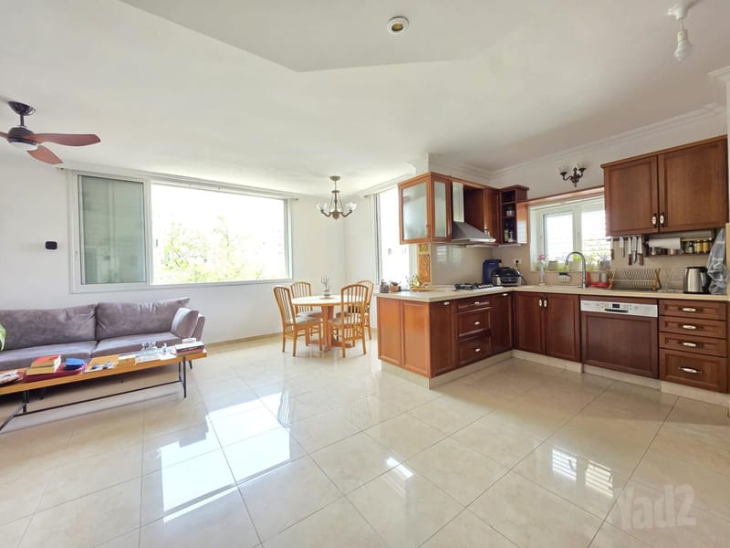 תמונה מיד2 – 4 חדרים • 3,190,000 ₪, ארלוזורוב 27, ארלוזורוב, גבעתיים (1)