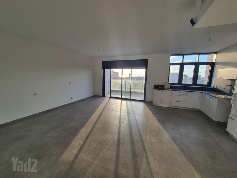 תמונה מיד2 – 4.5 חדרים • 7,400 ₪, פרויקט THE FIVE, רמת יוסף, בת ים (1)
