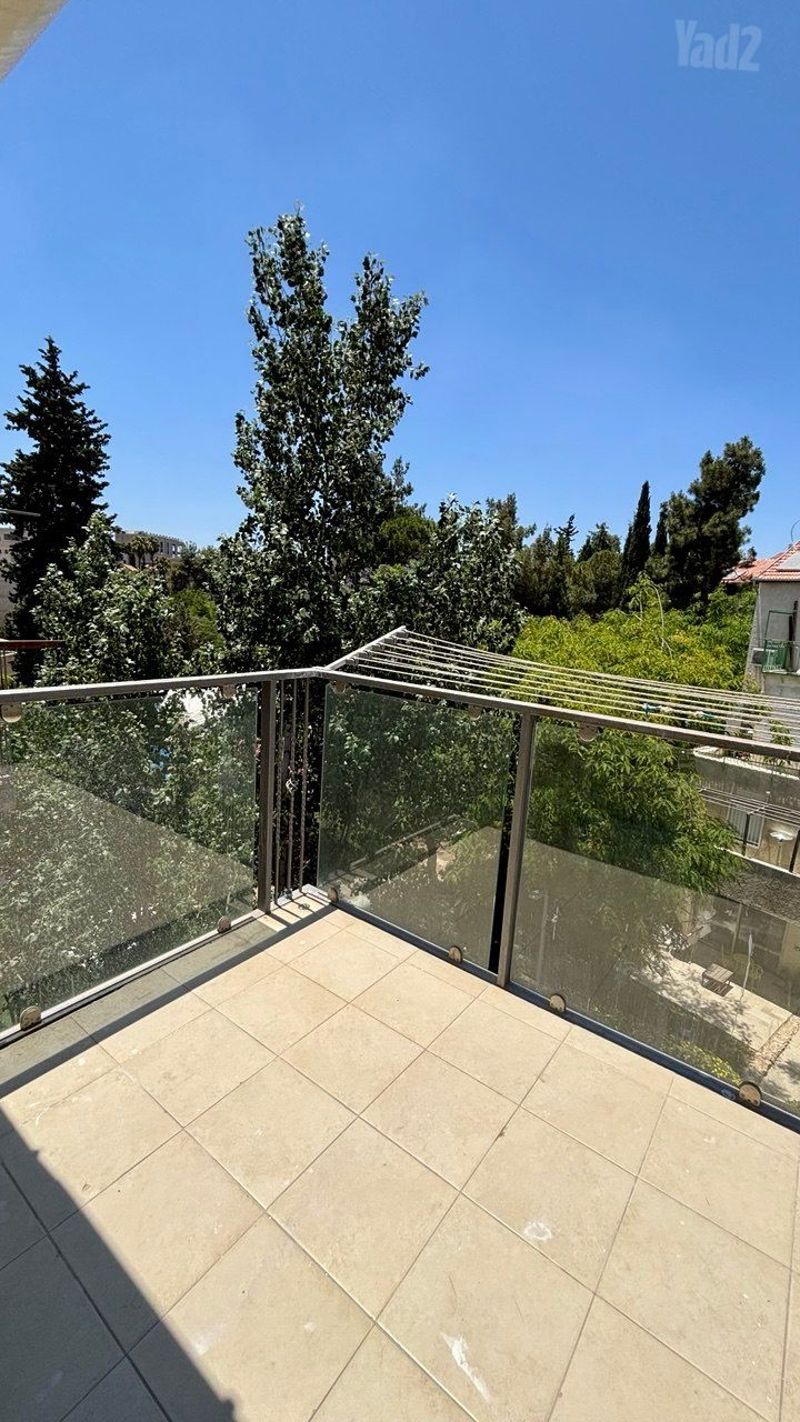 תמונה מיד2 – 3 חדרים • 6,300 ₪, שדרות הרצל 18, קריית משה, ירושלים (1)