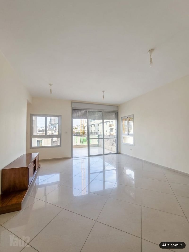 Фото с Yad2 – 4 Комнаты • 8,800 ₪, ז'בוטינסקי, Арлозоров, Гиватаим (1)