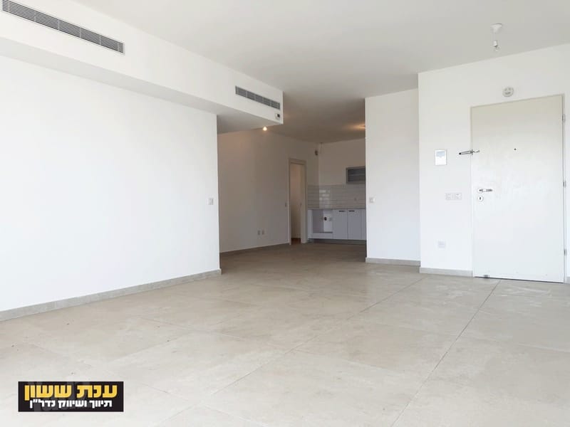תמונה מיד2 – 5 חדרים • 8,200 ₪, שדרות הרצל, נאות שמיר, יבנה (1)