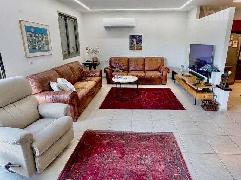 תמונה מיד2 – 5 חדרים • 12,500 ₪, הרצליה הצעירה, הרצליה (1)