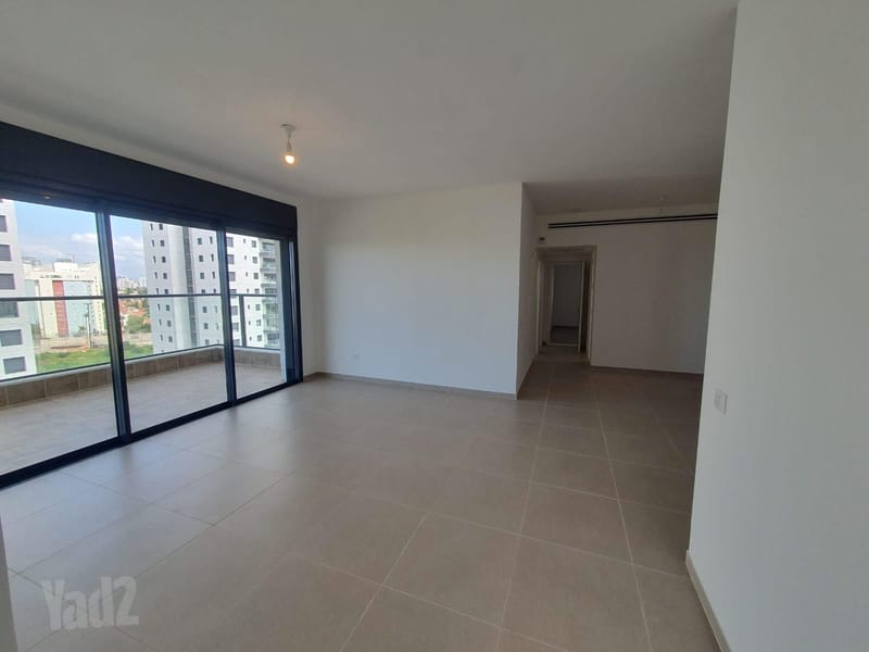 תמונה מיד2 – 6 חדרים • 9,500 ₪, יצחק נבון 5, גני אילן, קרית אונו (1)