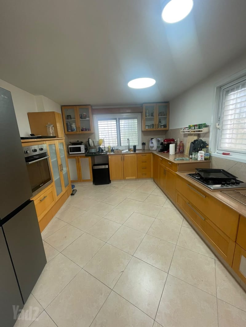 תמונה מיד2 – 4 חדרים • 9,600 ₪, הידיד 39, שיכון חברת חשמל, גבעתיים (1)